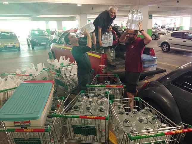 Aquafitness – 300 kg vizet és 150 kg élelmet kellett az autóra pakolni